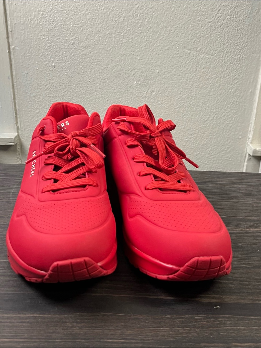 Women’s solid Vibrant Red Athletic Sneakers comfort walk run hike train sz 11